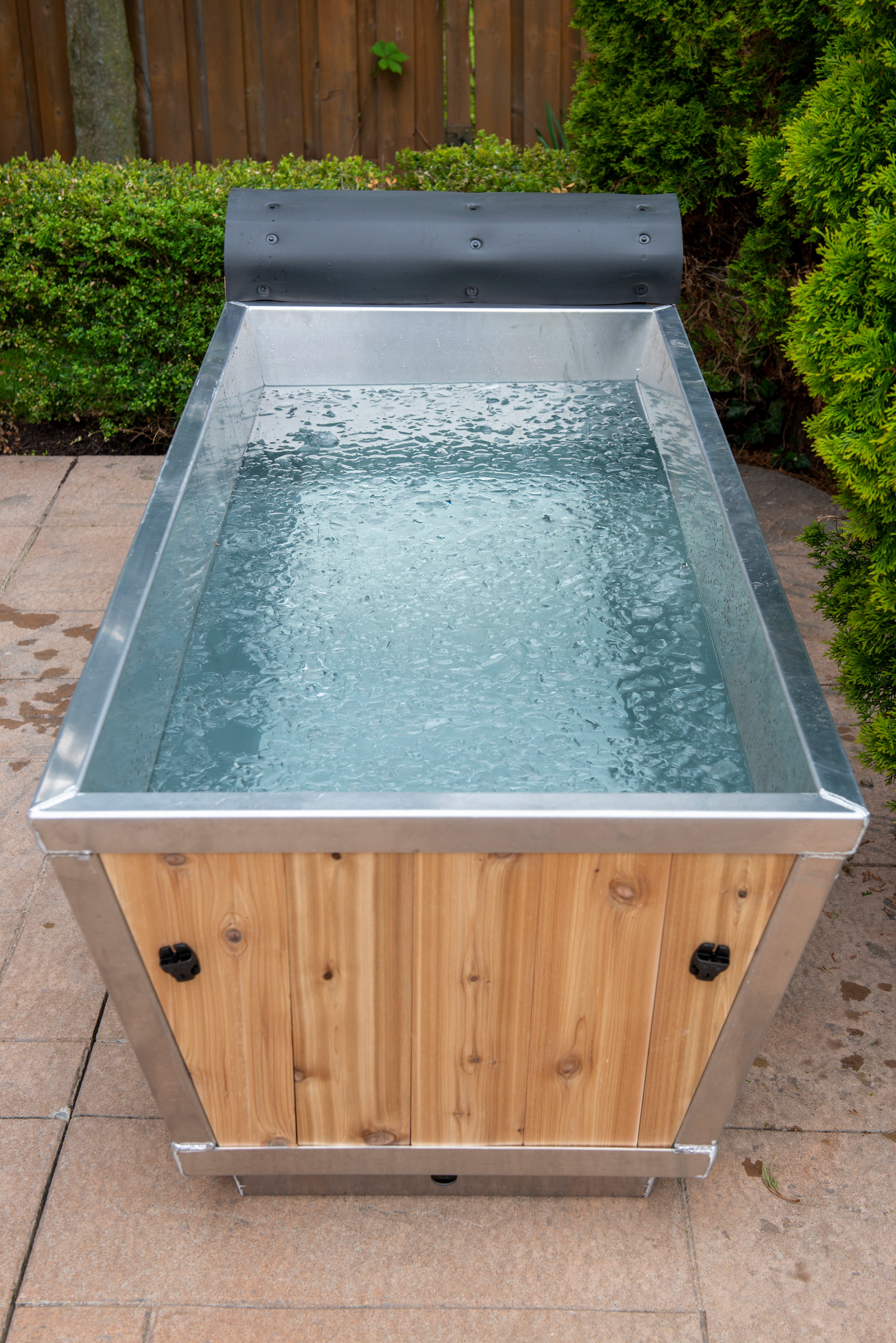 Dundalk LeisureCraft- The Polar Plunge Tub CT362PP